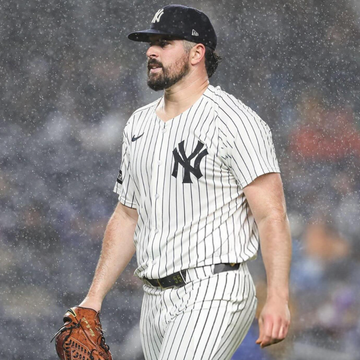 Yankees blow the game after leading in the 8th inning